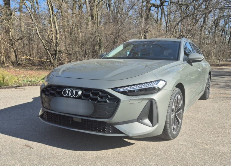 Audi A5 Avant Front ansicht mit bäumen