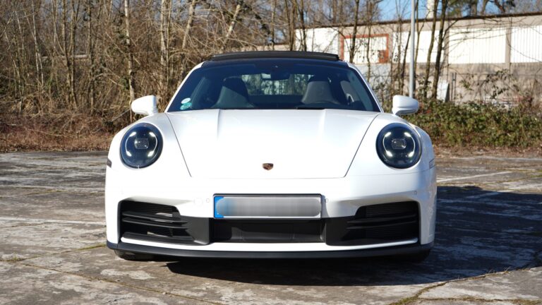 Porsche 911 in Weiß, Frontansicht